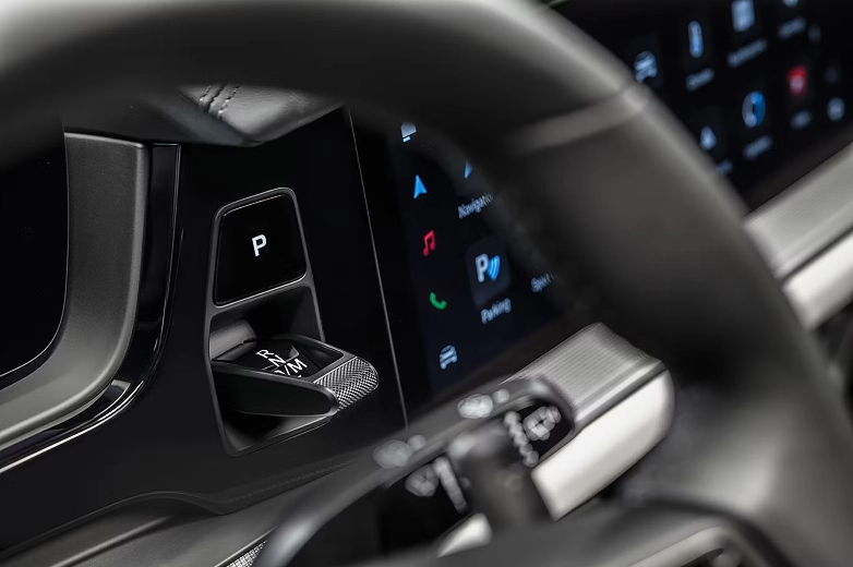 Car touchscreens revisited: Is high-tech really safer?